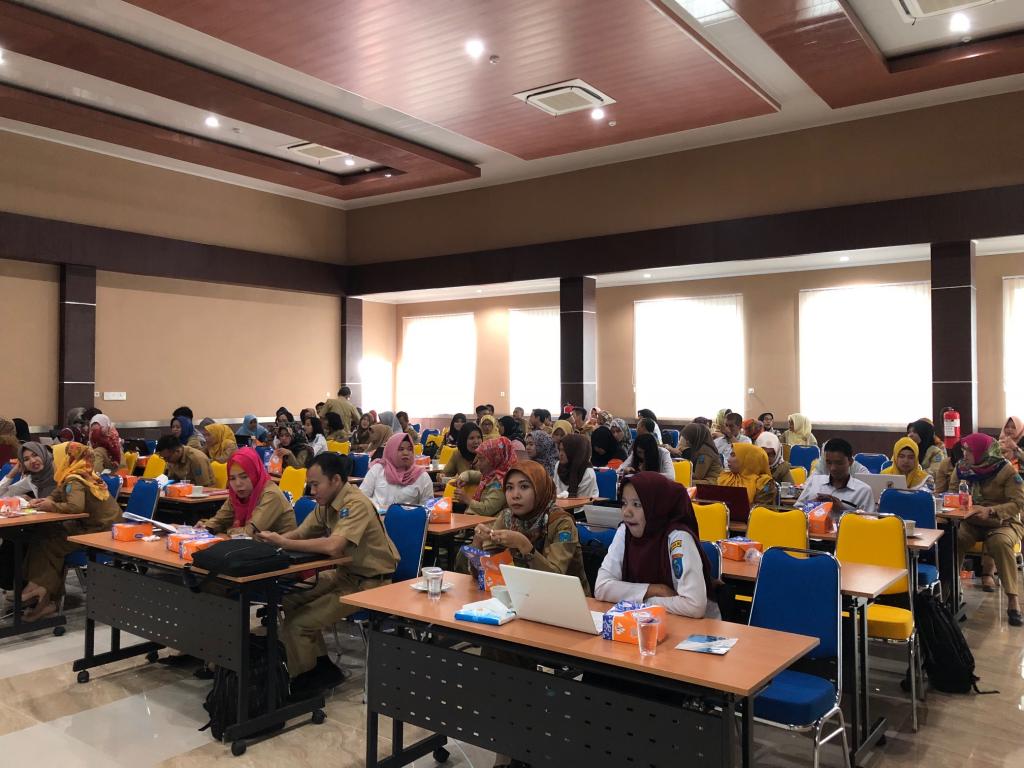 Peserta mengikuti acara sosialisasi.