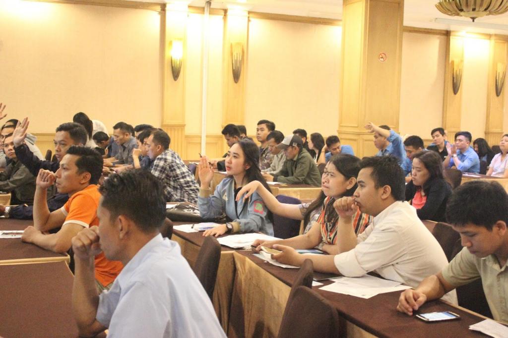 Antusiasme karyawan Galeri Ciumbuleuit Bandung dalam mengikuti edukasi