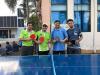 Perwakilan dari KPP dan KPNL Pamekasan berfoto bersama sebelum memulai pertandingan tenis meja.